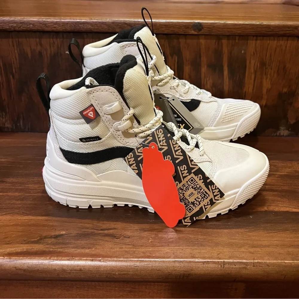 New Vans Ultrarange EXO Hi Gore-Tex MTE-2 Hiking Trail Shoes Womens 6